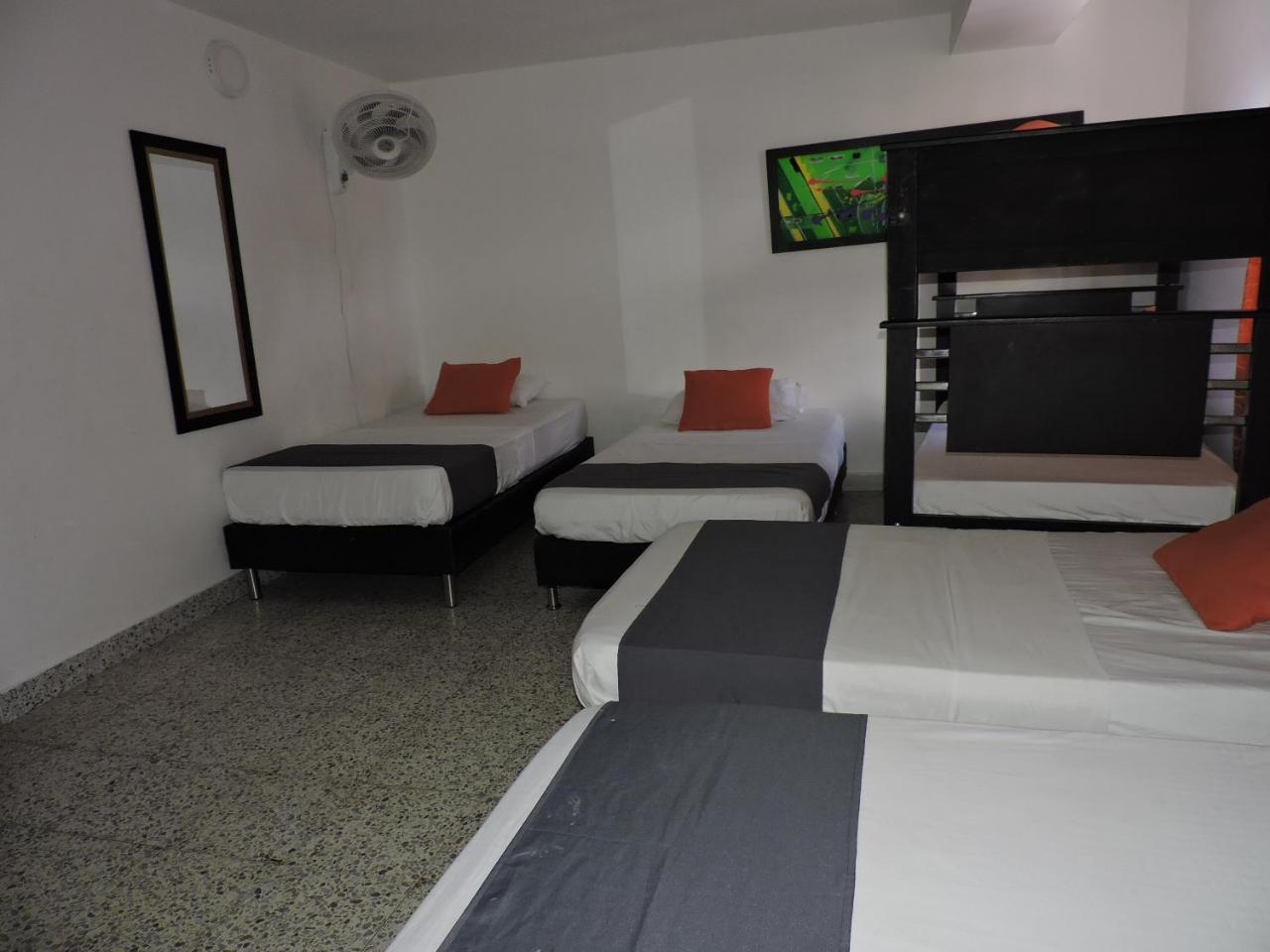 Hotel Jc 43 Меделин Екстериор снимка